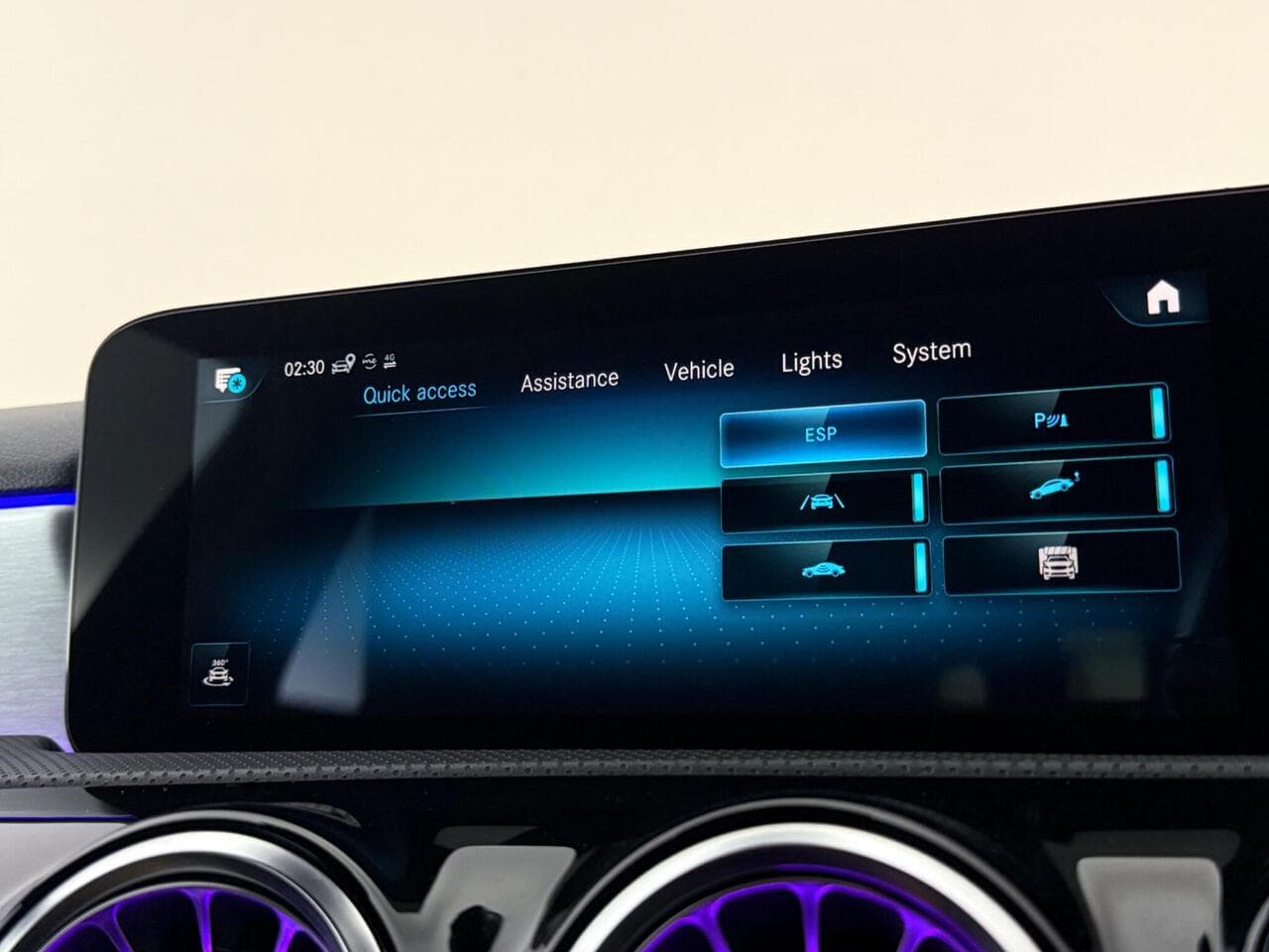 Mercedes-Benz A Class thumbnail Infotainment System