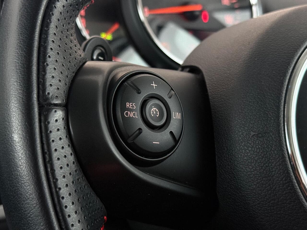 MINI Countryman thumbnail Misc Controls