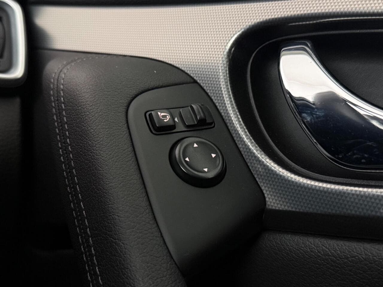 Nissan Qashqai thumbnail Misc Controls