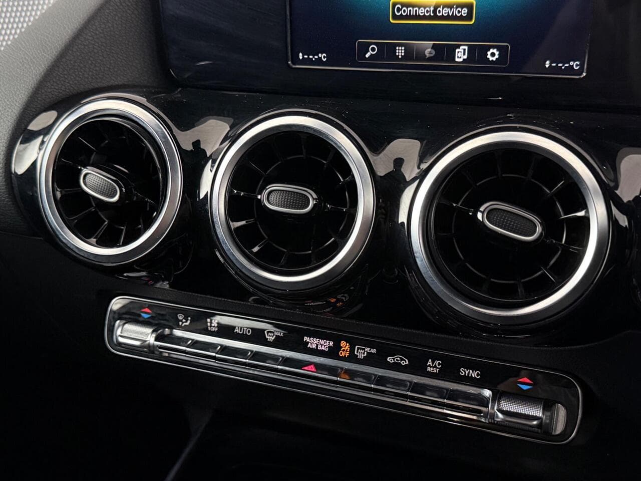 Mercedes-Benz B Class thumbnail Infotainment System