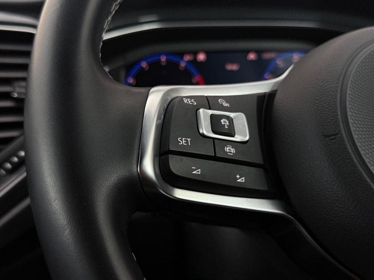 Volkswagen T-Roc thumbnail Misc Controls