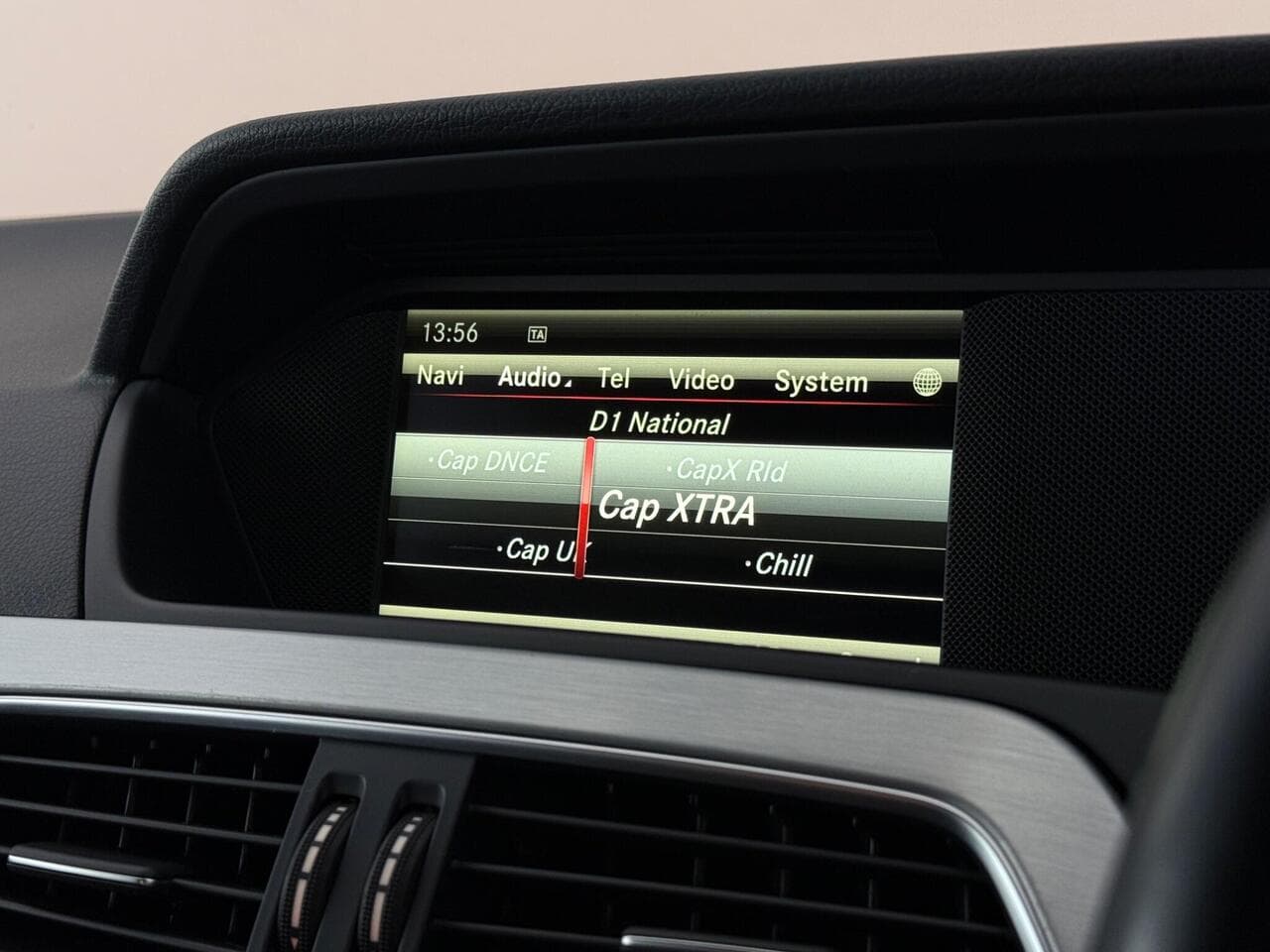 Mercedes-Benz C Class thumbnail Infotainment System