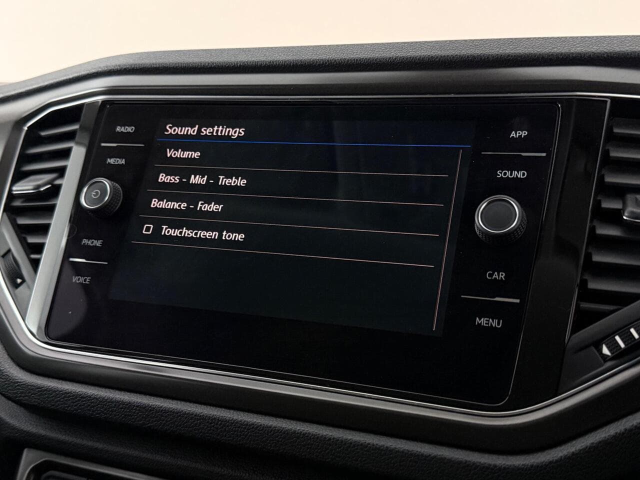 Volkswagen T-Roc thumbnail Infotainment System