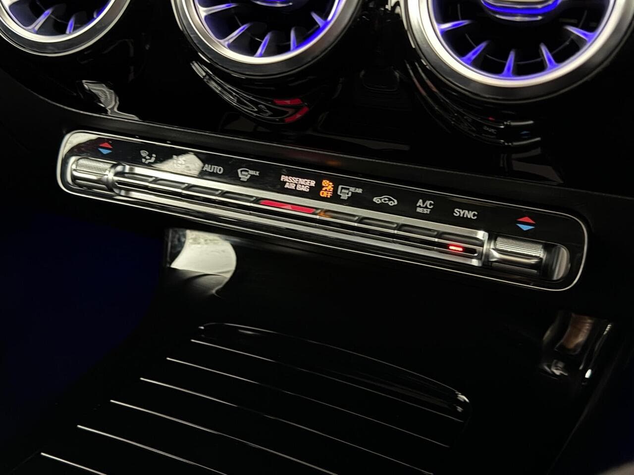 Mercedes-Benz A Class thumbnail Misc Controls