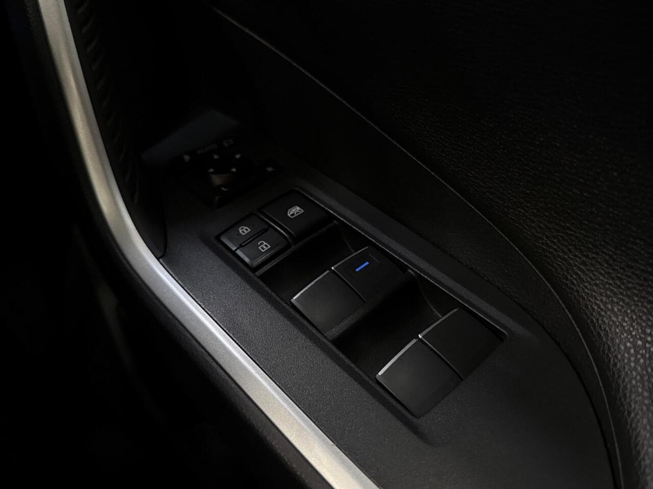 Toyota RAV4 thumbnail Misc Controls