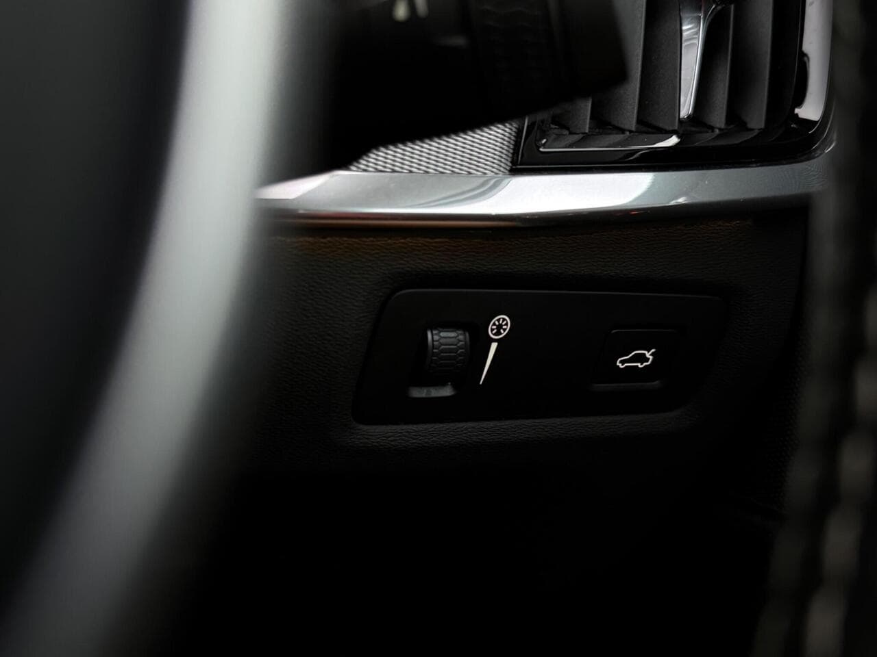Volvo S90 thumbnail Misc Controls