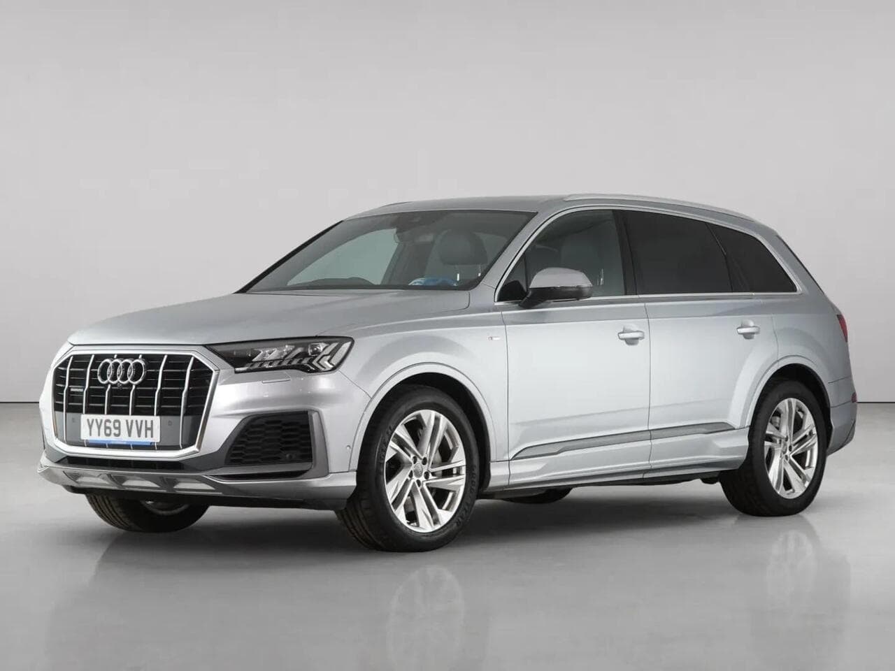 Audi Q7 thumbnail Front Left