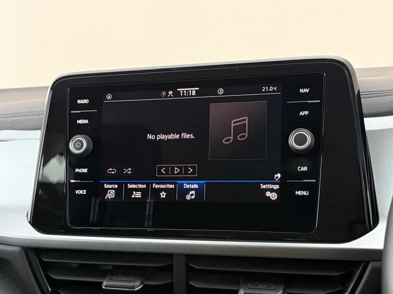 Volkswagen T-Roc thumbnail Infotainment System