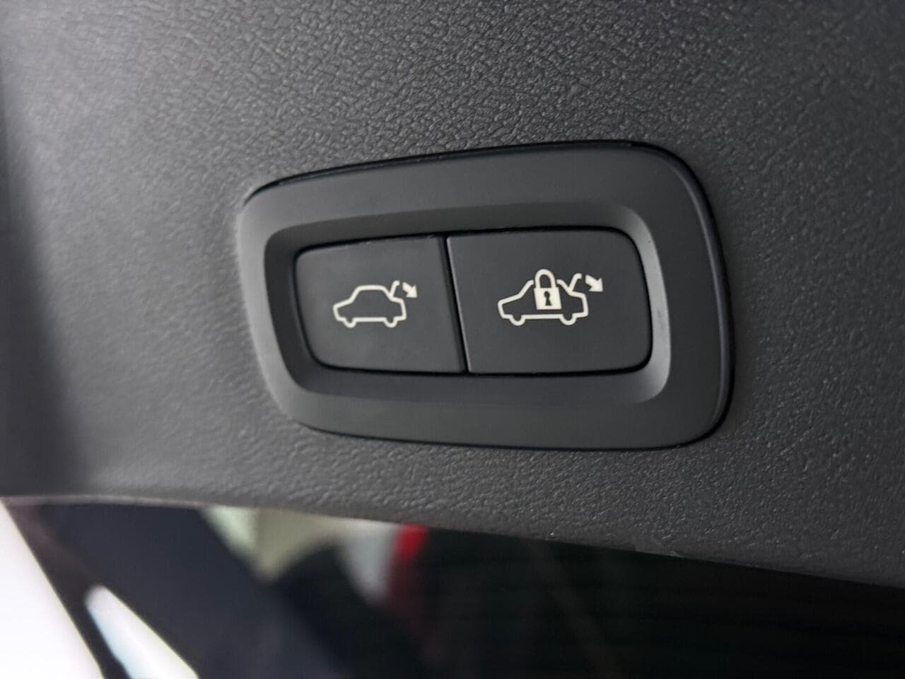 Volvo XC40 thumbnail Misc Controls