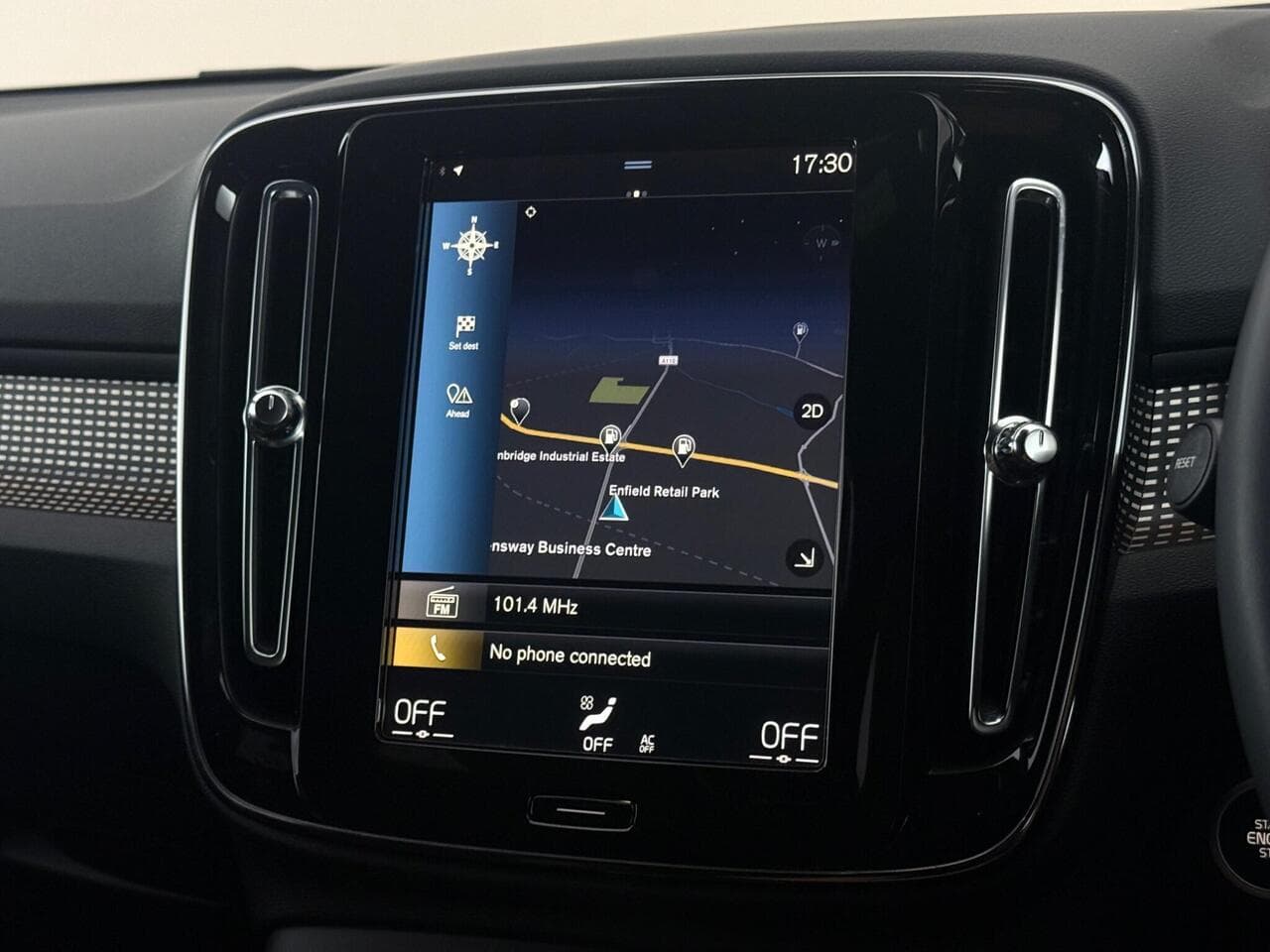 Volvo XC40 thumbnail Infotainment System