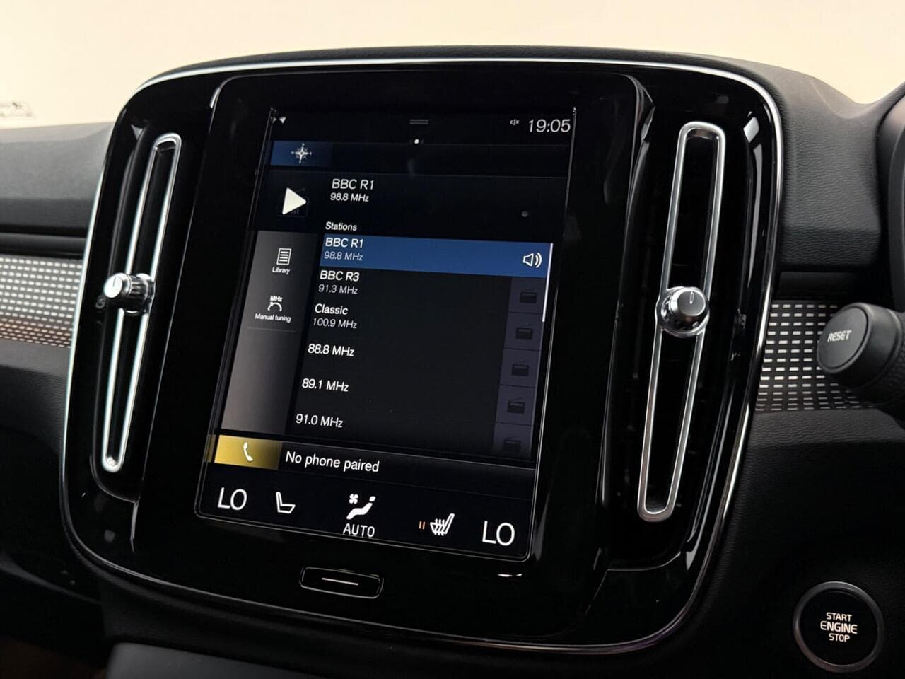Volvo XC40 thumbnail Infotainment System