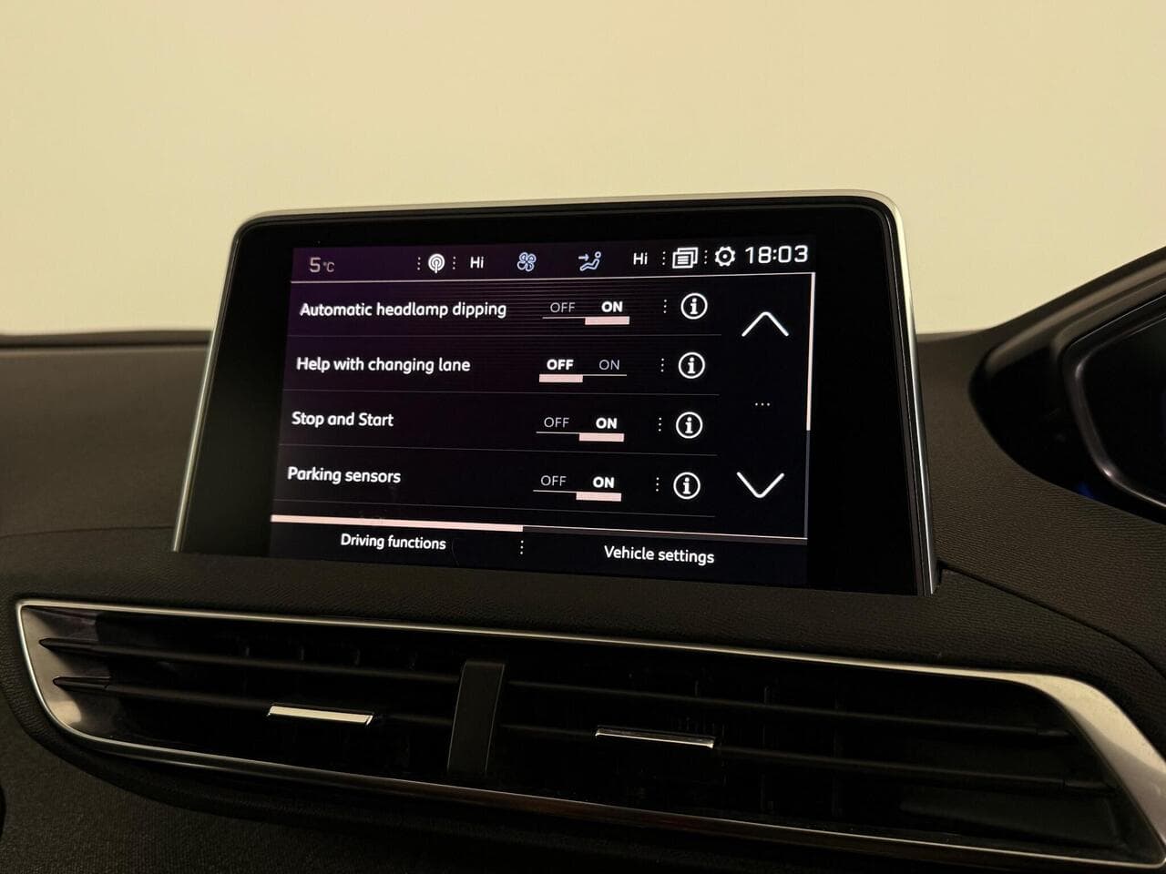 Peugeot 3008 thumbnail Infotainment System