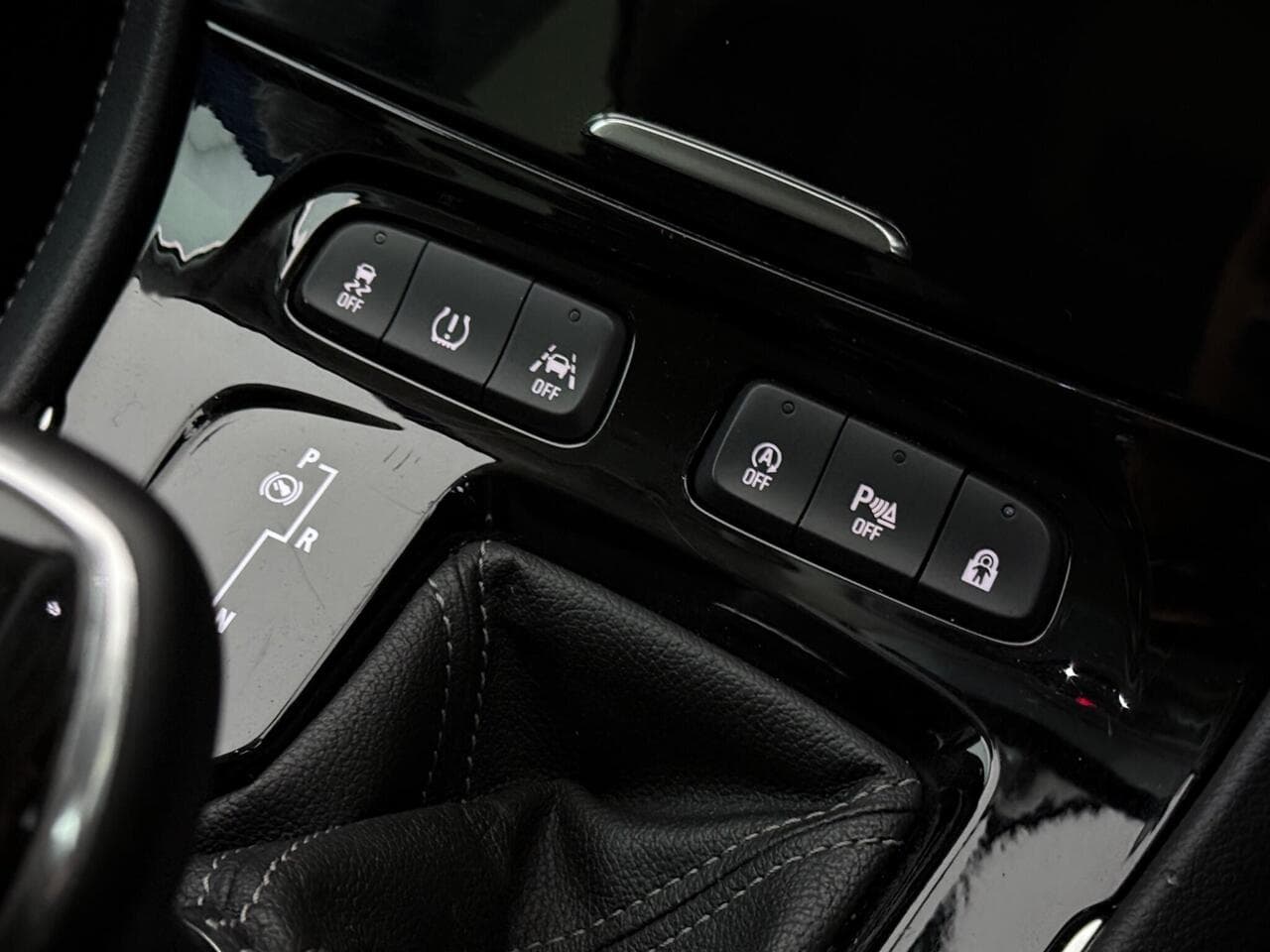 Vauxhall Grandland X thumbnail Misc Controls
