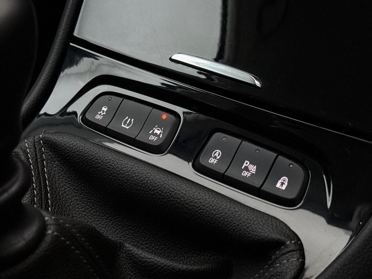 Vauxhall Grandland X thumbnail Misc Controls