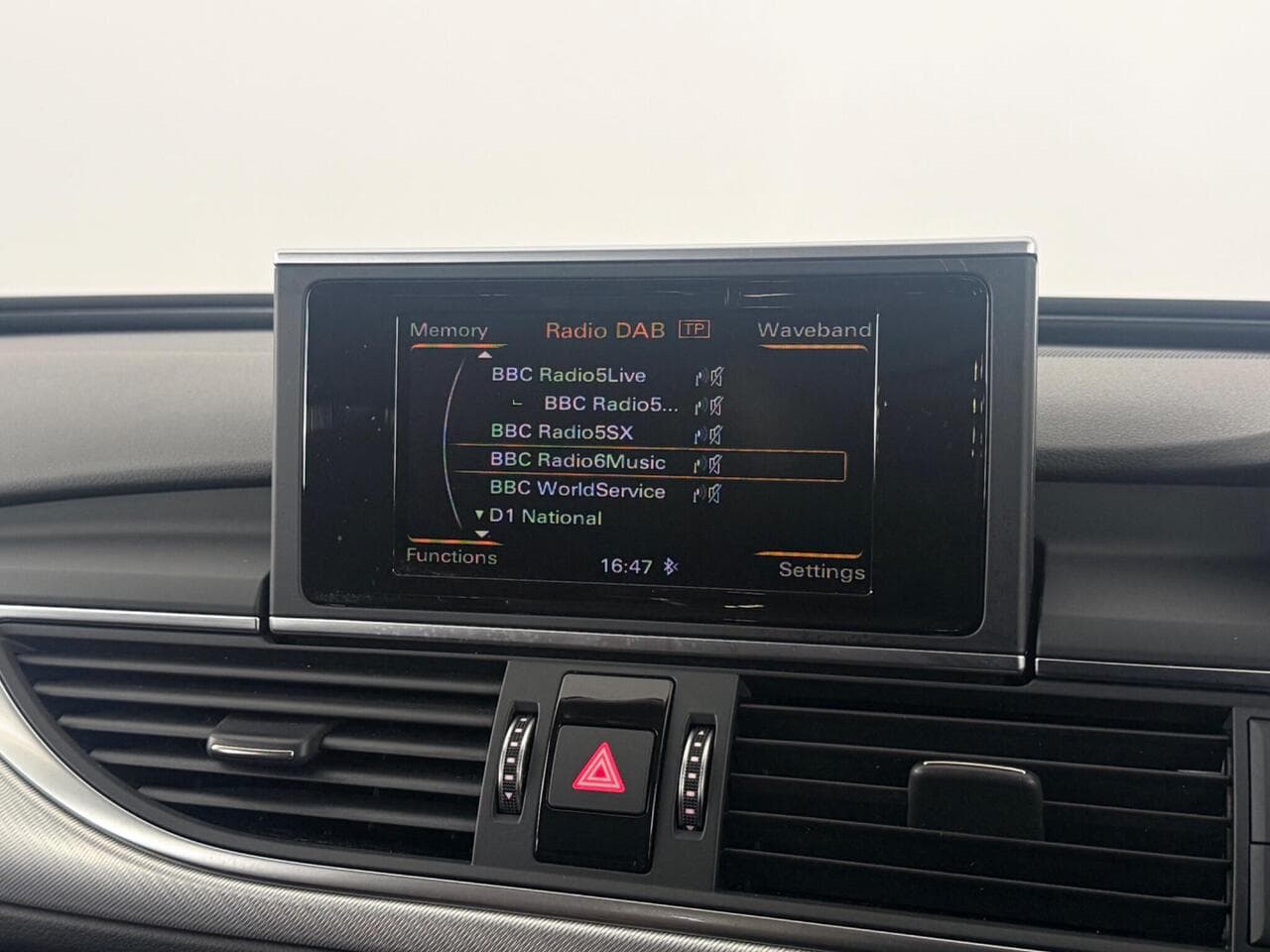 Audi A6 Avant thumbnail Infotainment System