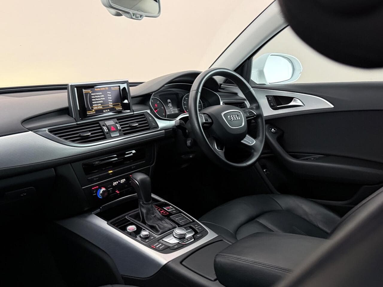 Audi A6 Saloon thumbnail Interior Front