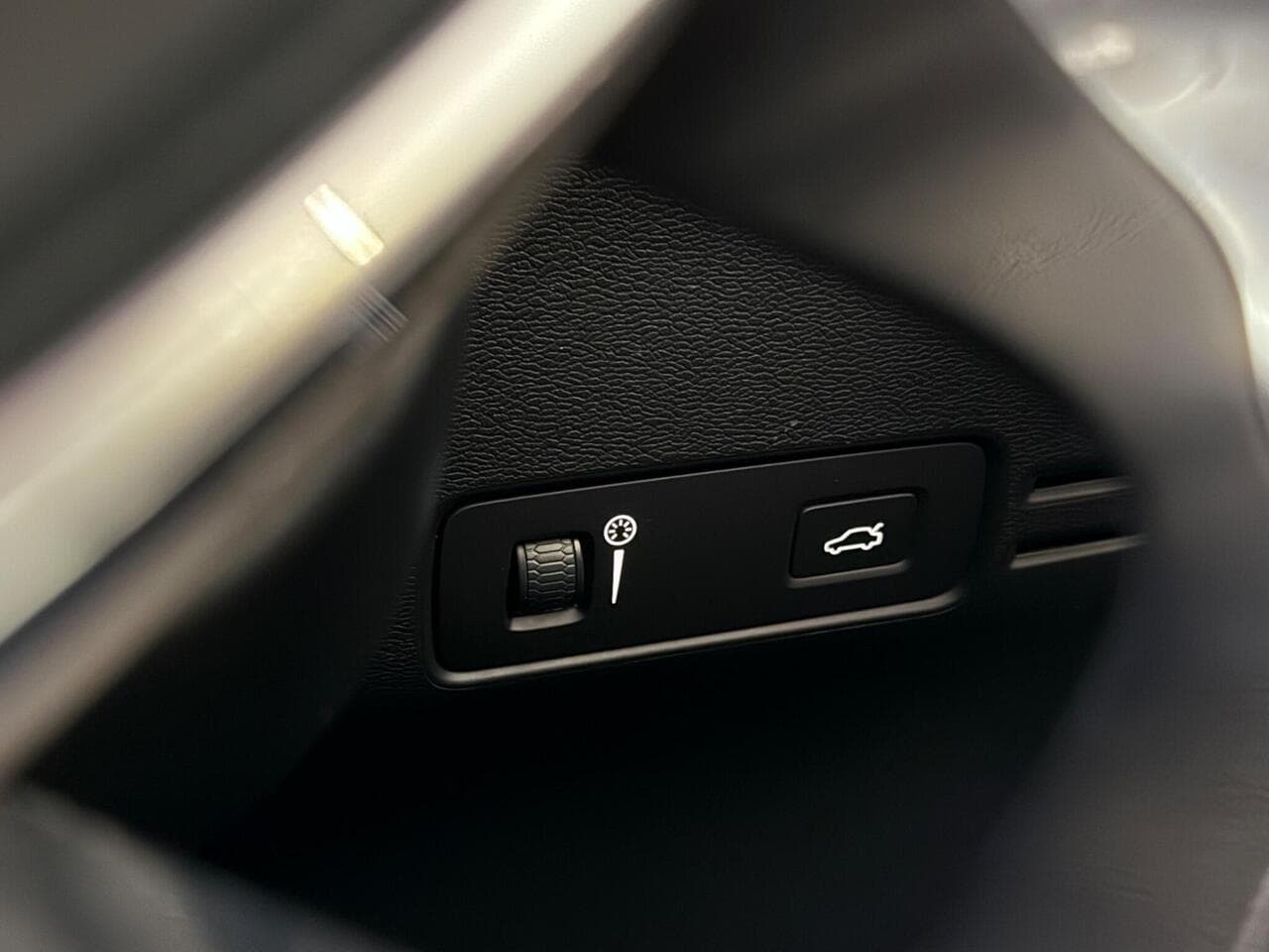 Volvo XC40 thumbnail Misc Controls