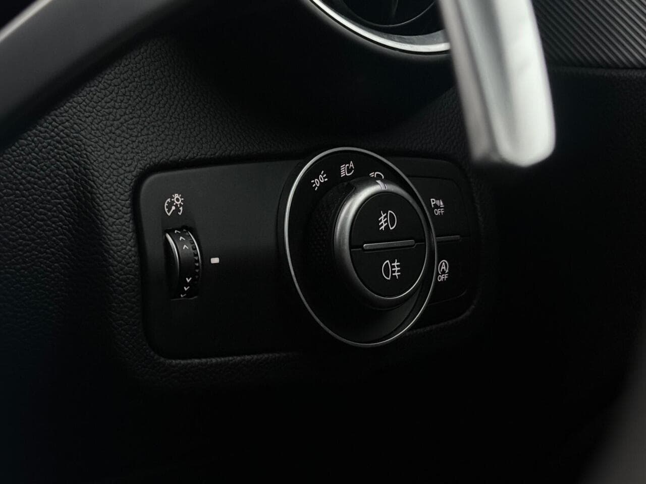Alfa Romeo Stelvio thumbnail Misc Controls