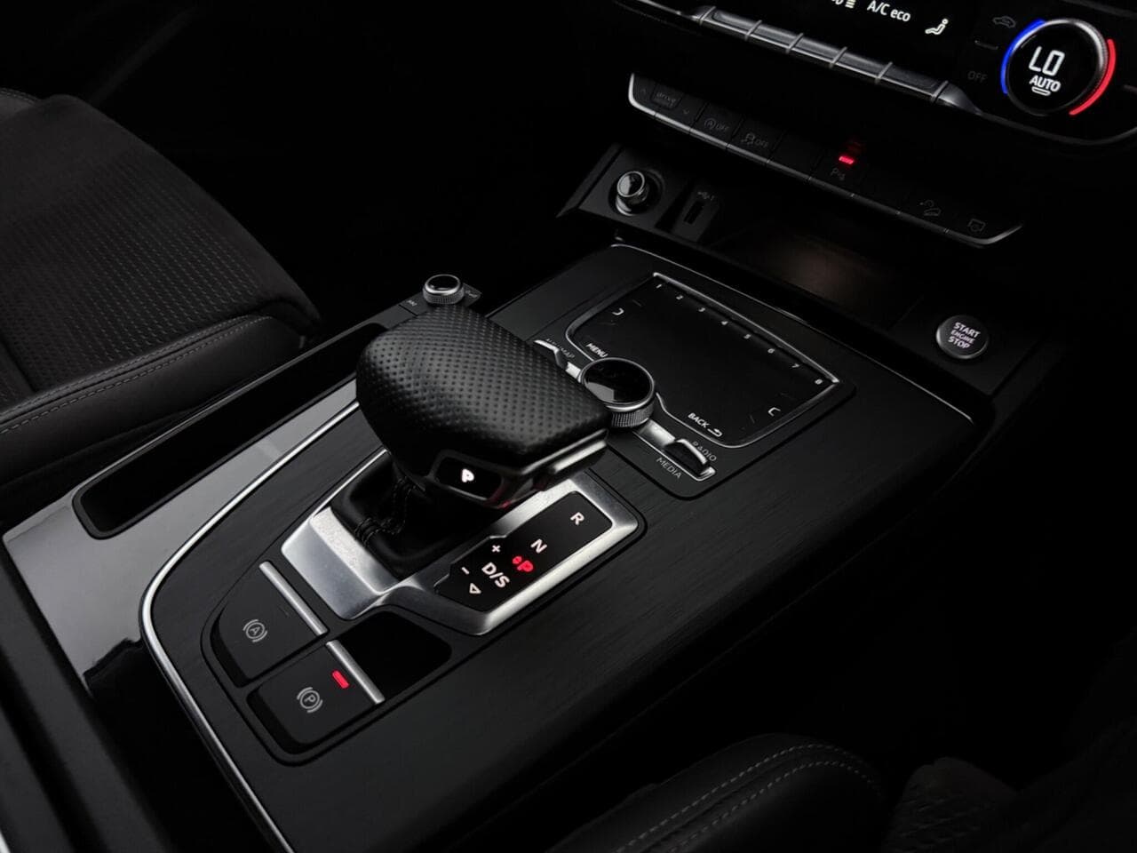 Audi Q5 thumbnail Interior Front