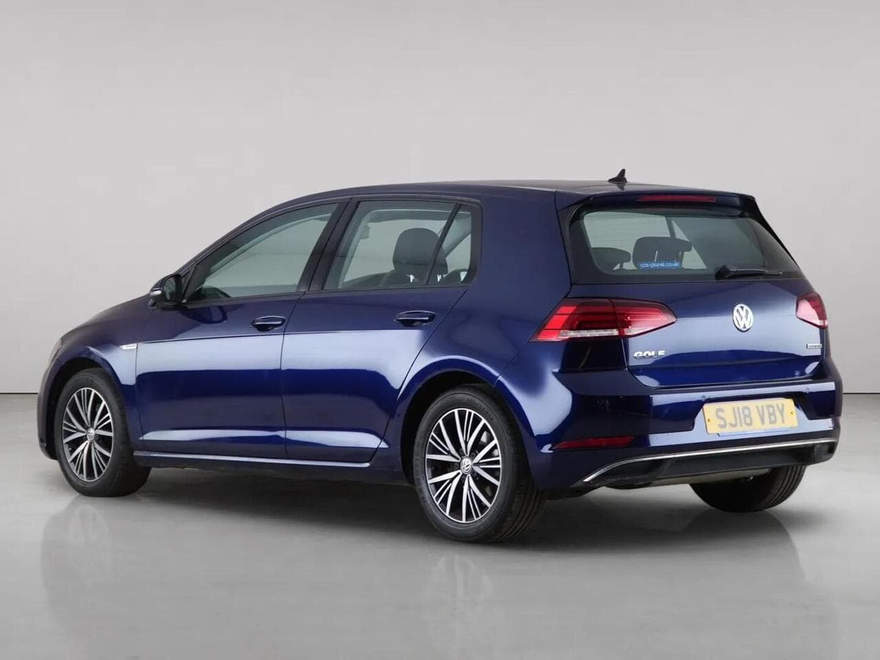 Volkswagen Golf thumbnail Rear Left