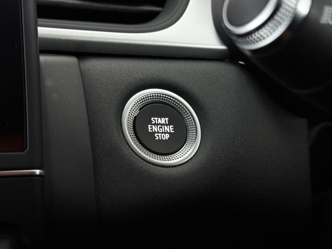 Renault Captur thumbnail Misc Controls