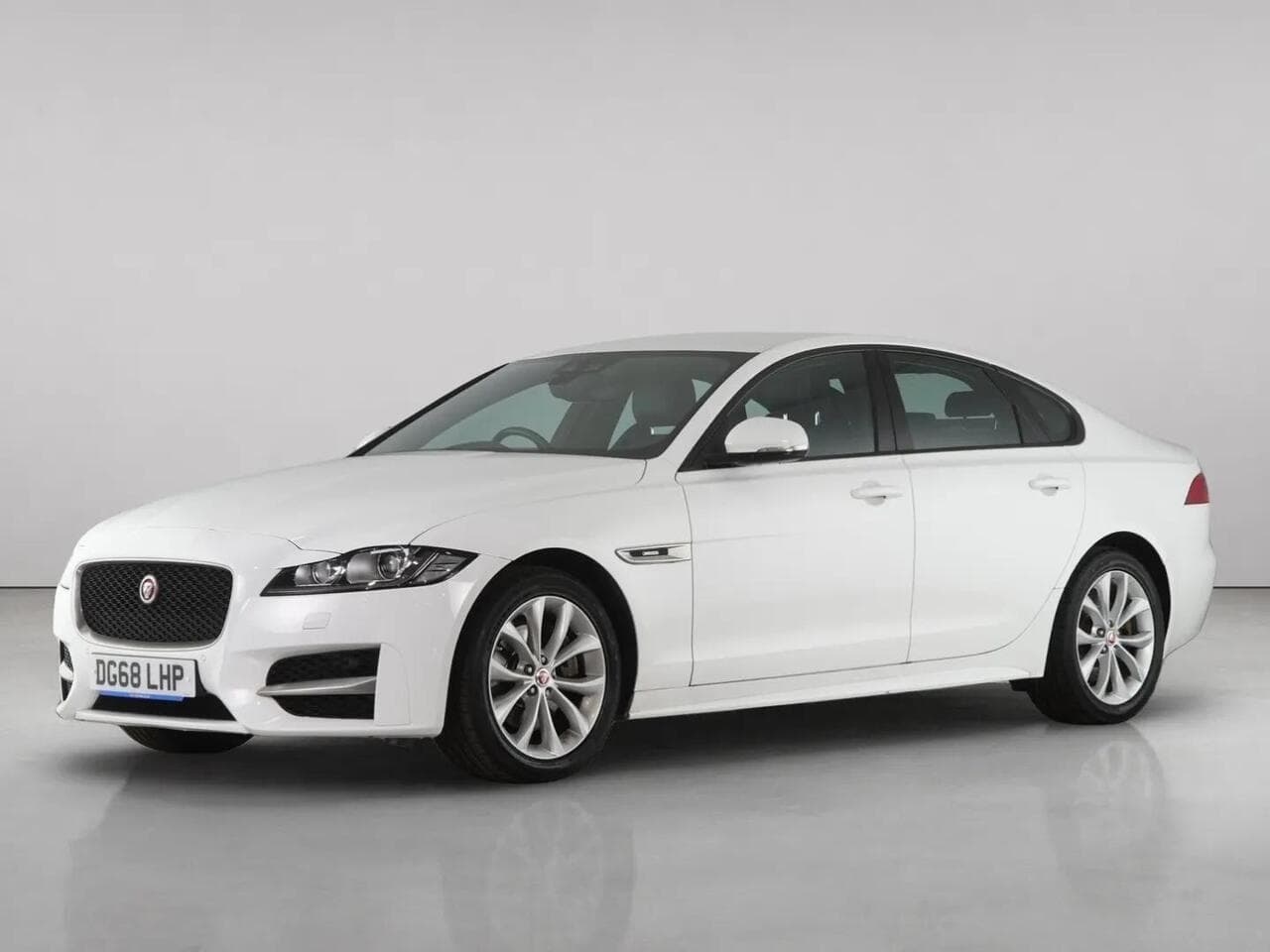Jaguar XF thumbnail Front Left