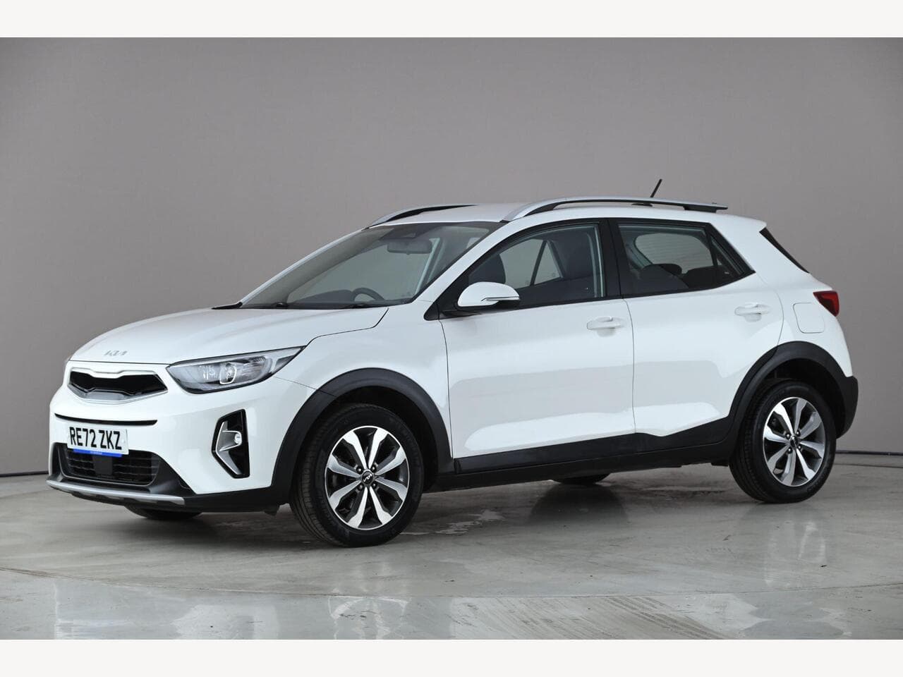 Kia Stonic thumbnail Front Left