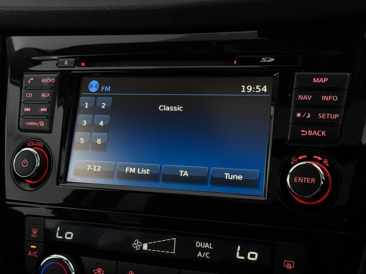 Nissan X-Trail thumbnail Infotainment System