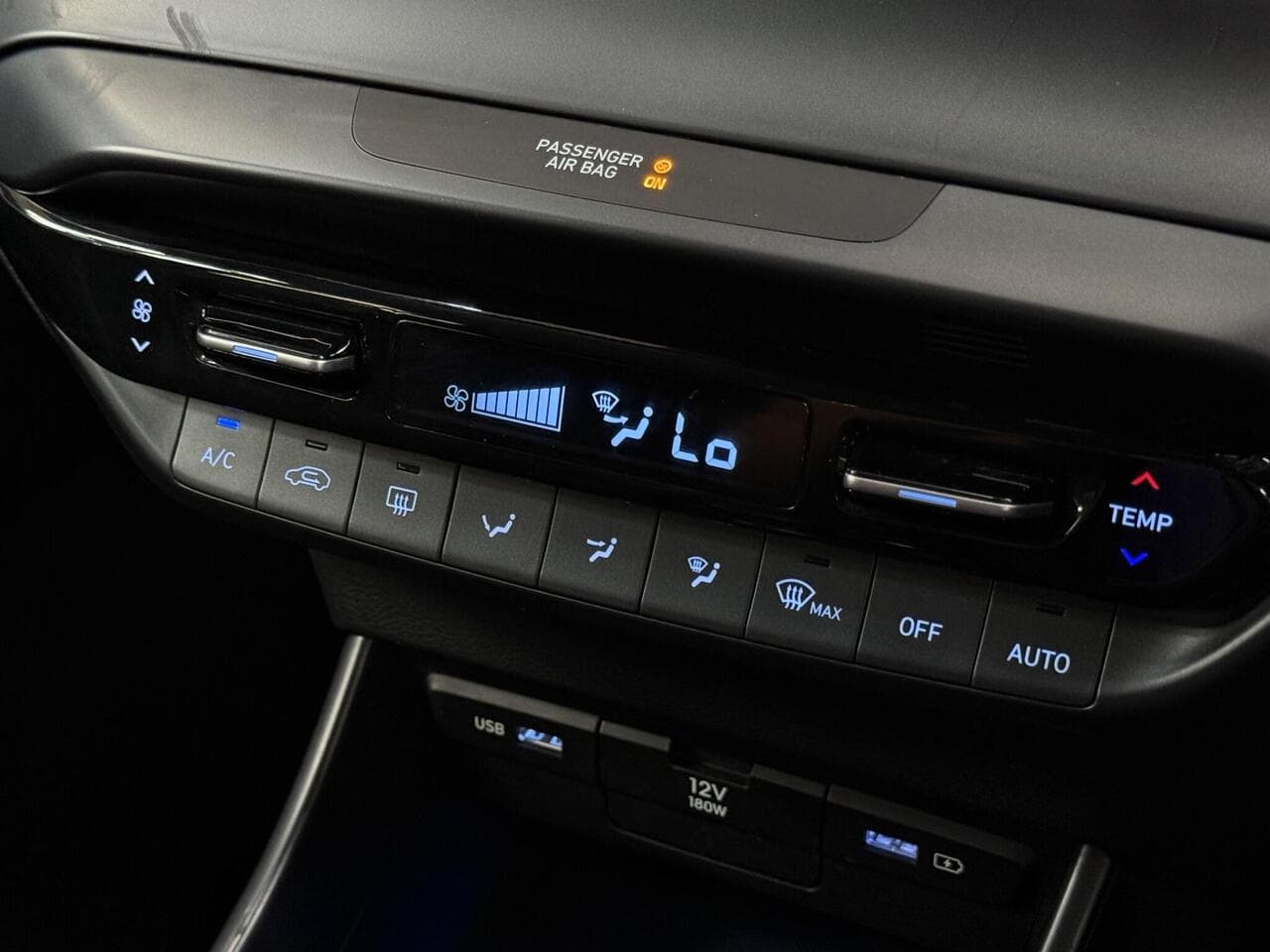 Hyundai i20 thumbnail Misc Controls