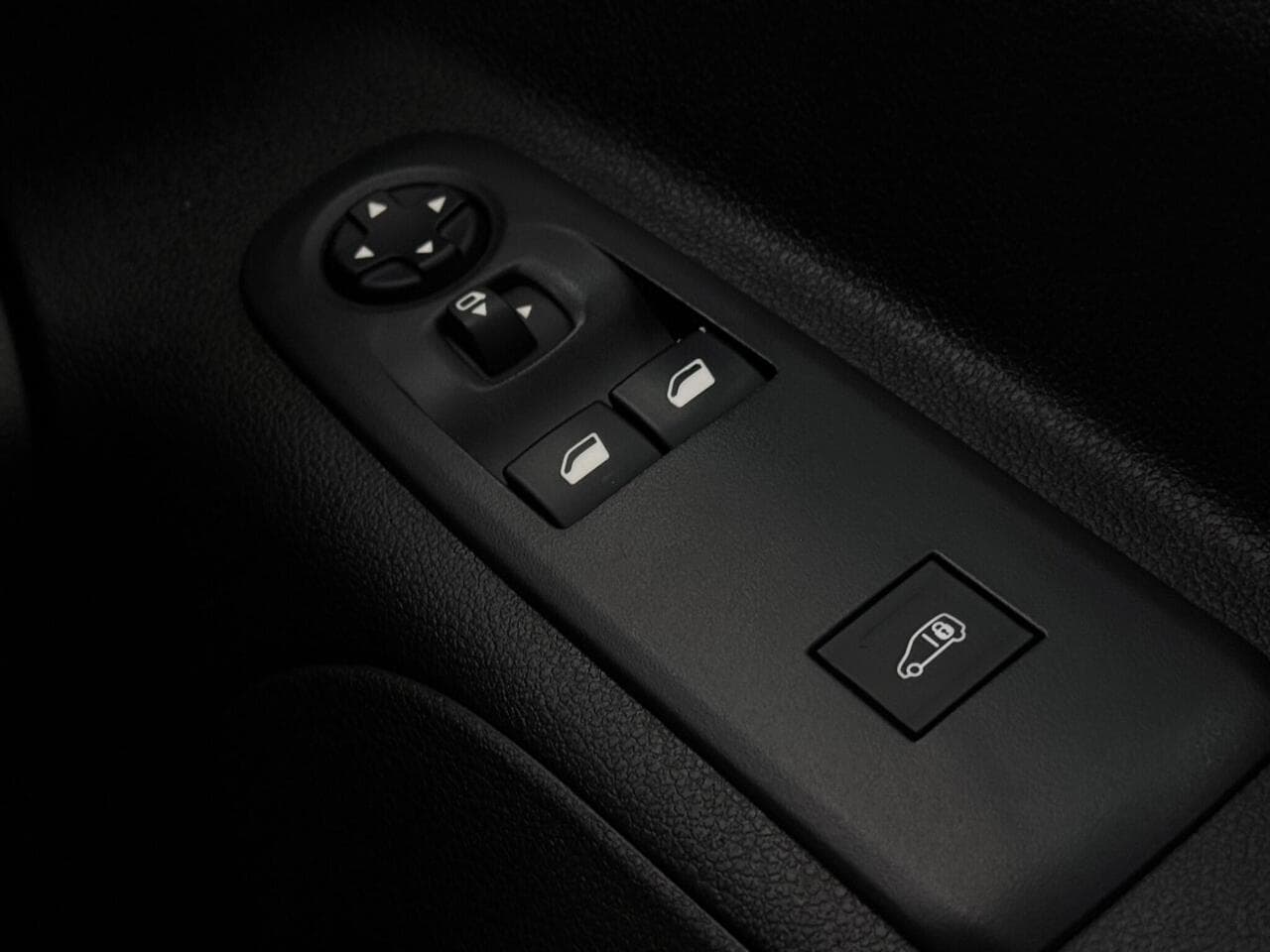 Peugeot Partner thumbnail Misc Controls