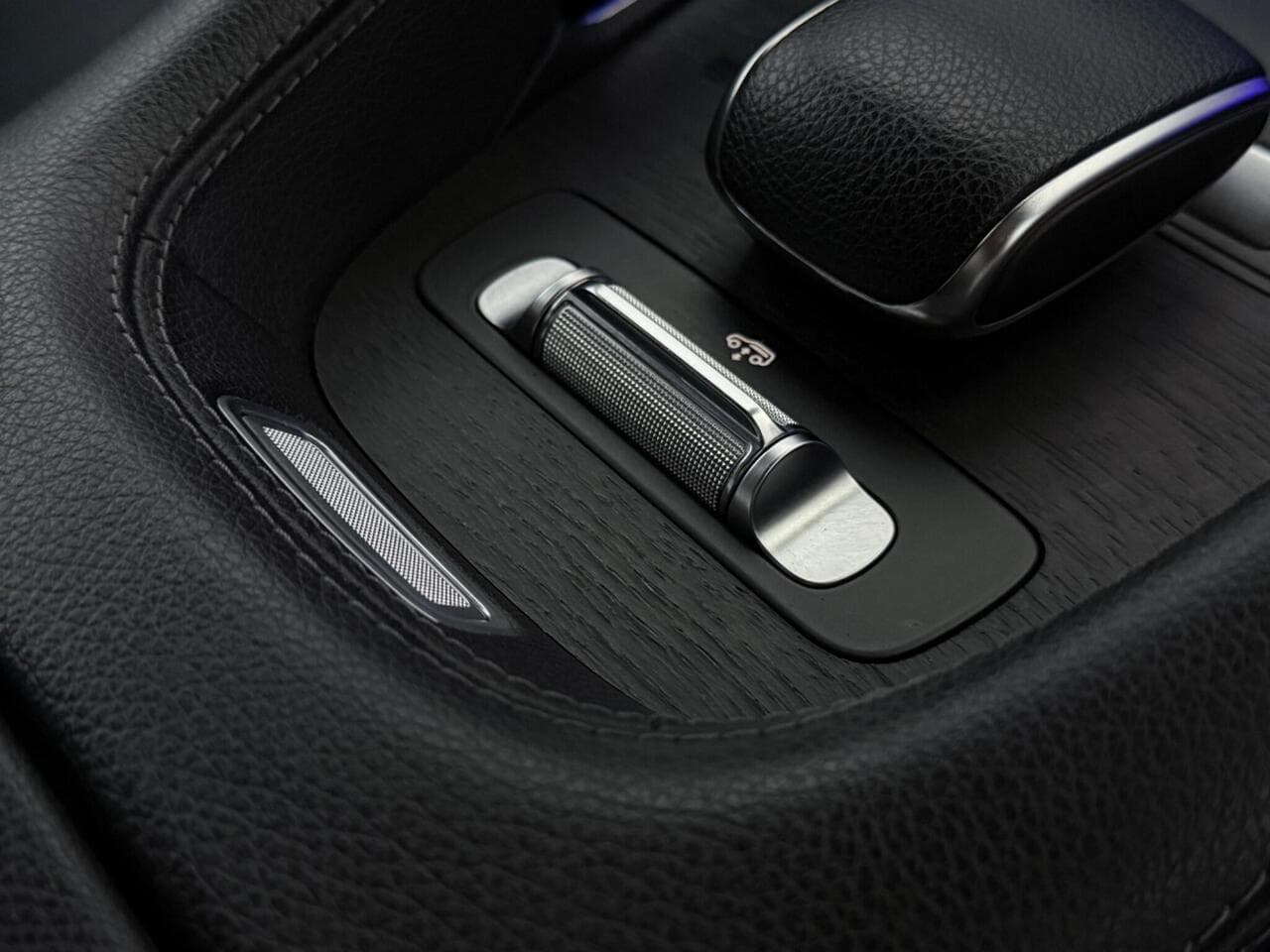 Mercedes-Benz GLE thumbnail Misc Controls