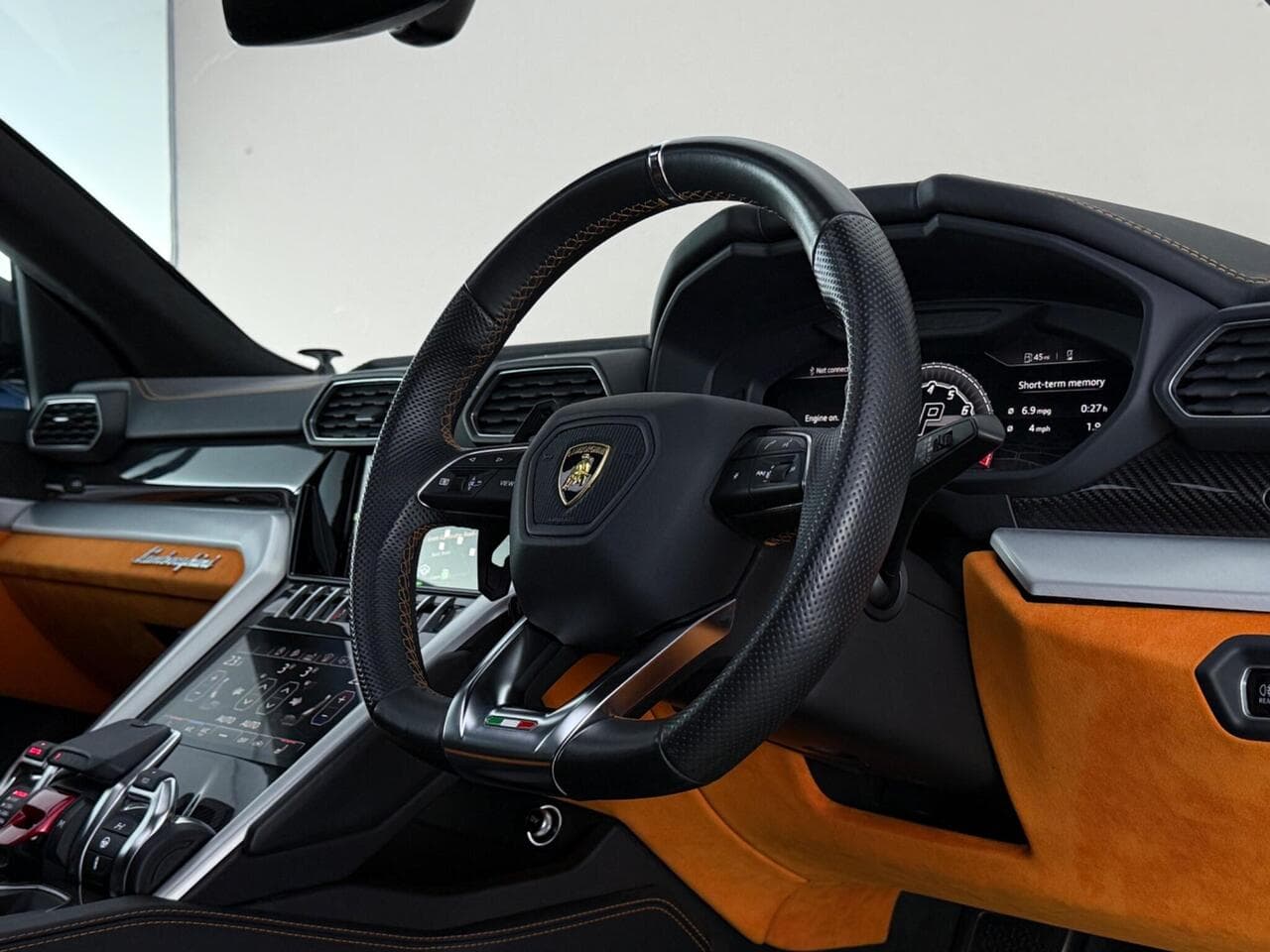 Lamborghini Urus thumbnail Interior Front