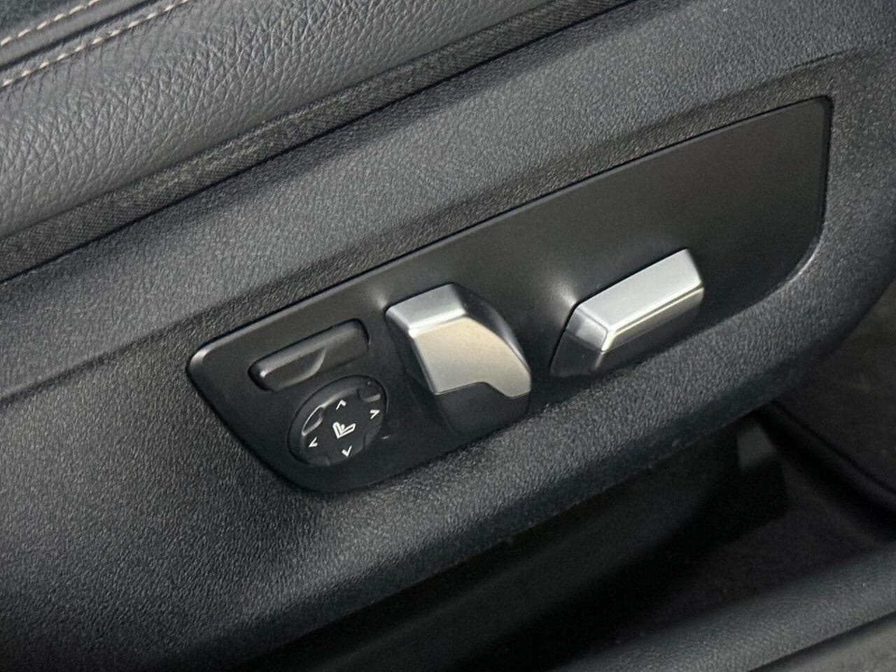 BMW 5 Series thumbnail Misc Controls