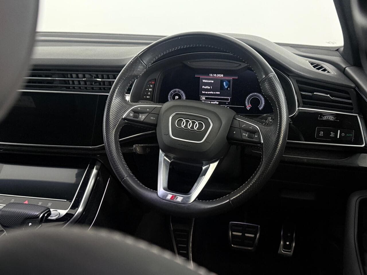 Audi Q8 thumbnail Steering Wheel