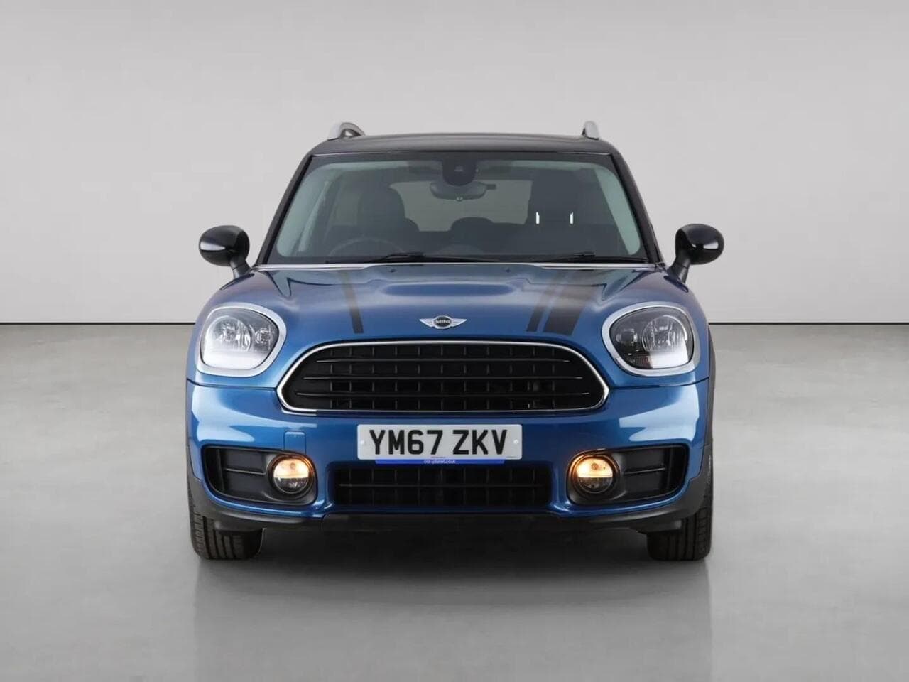 MINI Countryman thumbnail Front