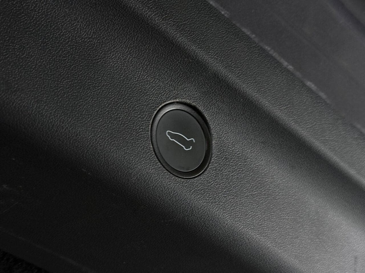 Tesla Model Y thumbnail Misc Controls