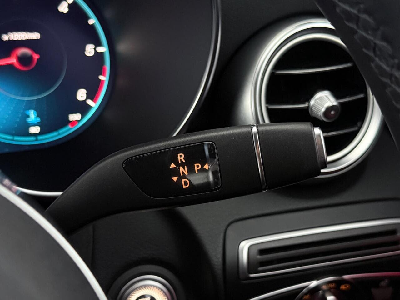 Mercedes-Benz C Class thumbnail Misc Controls