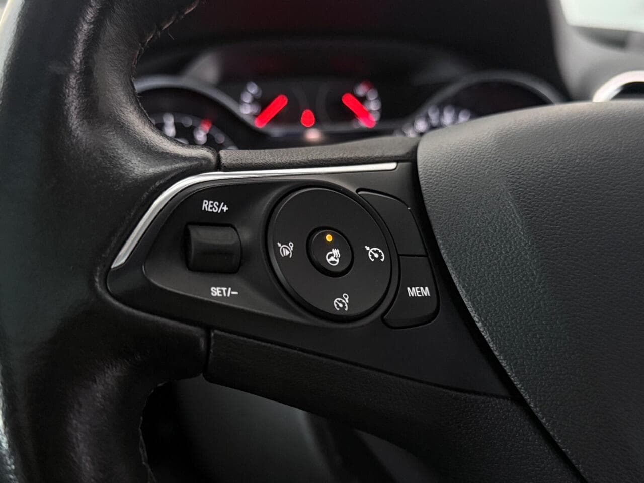Vauxhall Grandland X thumbnail Misc Controls