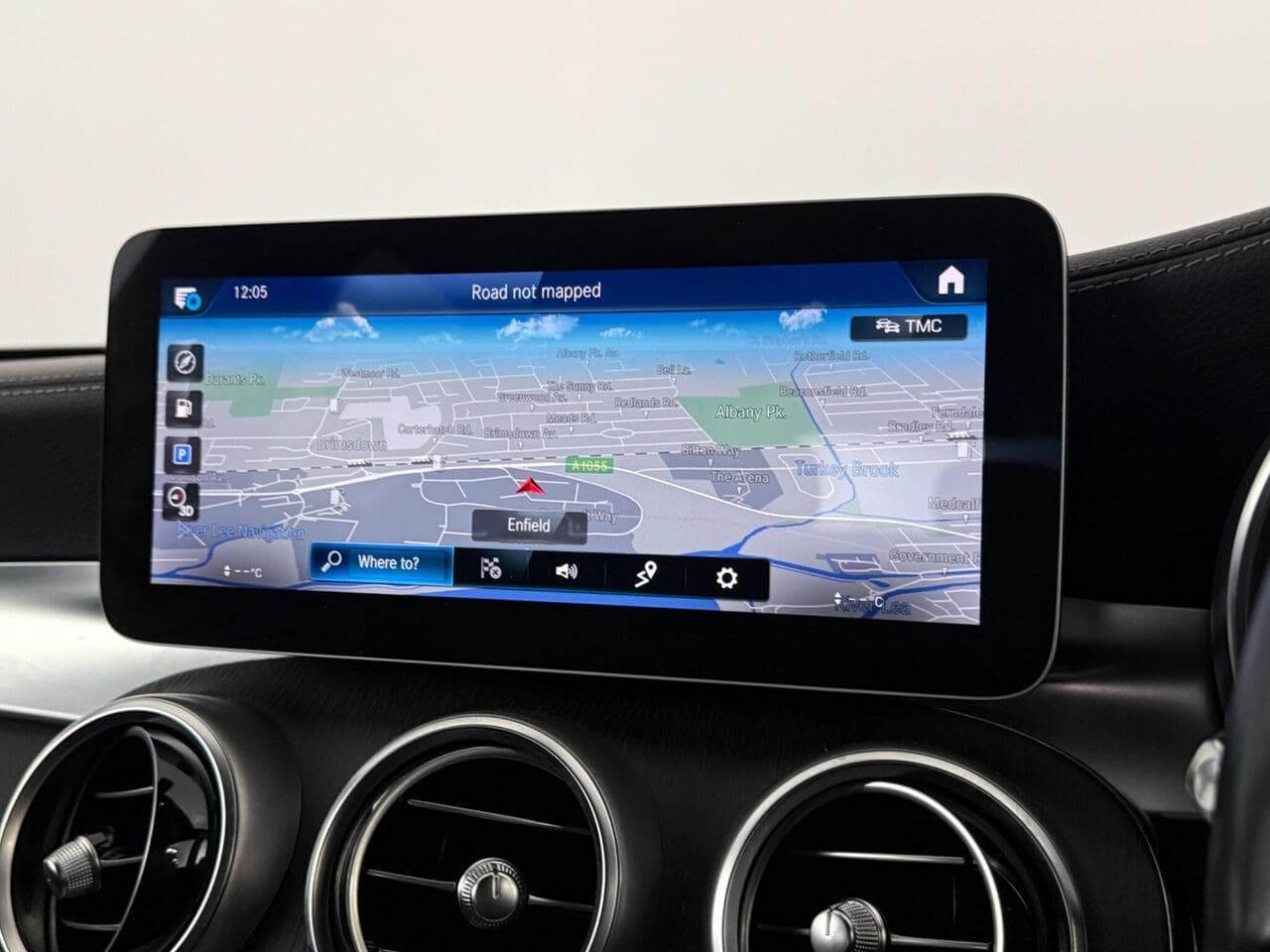 Mercedes-Benz GLC thumbnail Infotainment System
