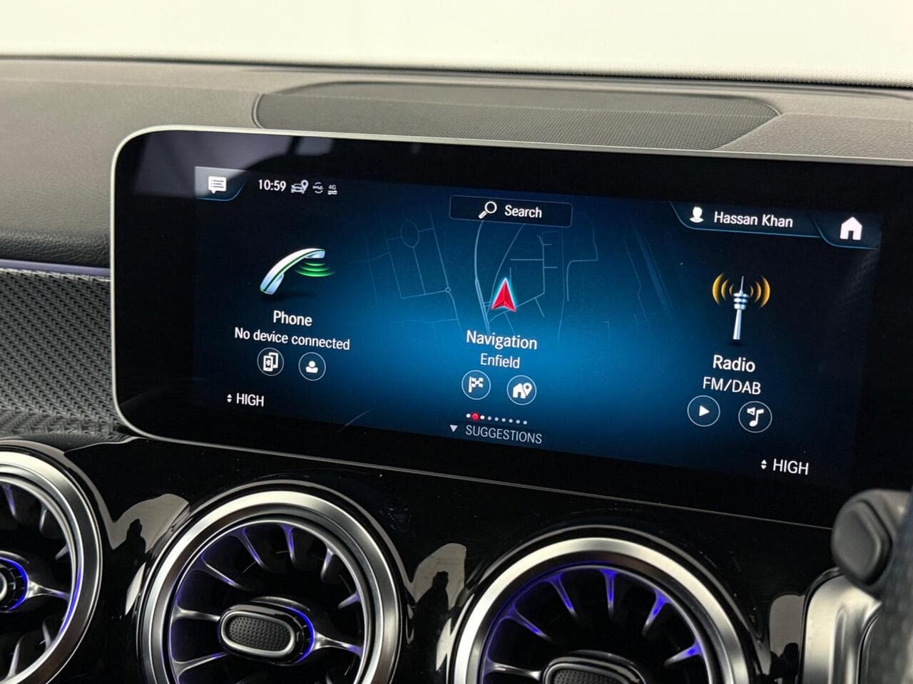 Mercedes-Benz GLB thumbnail Infotainment System