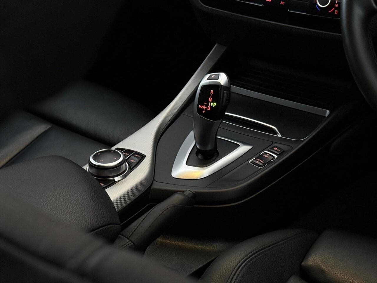 BMW 1 Series thumbnail Interior Front