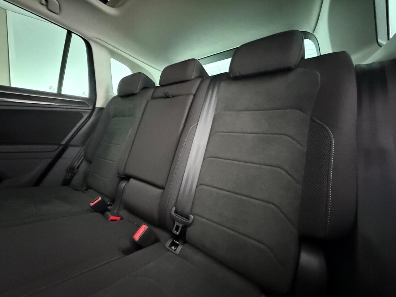 Volkswagen Tiguan thumbnail Seats Rear