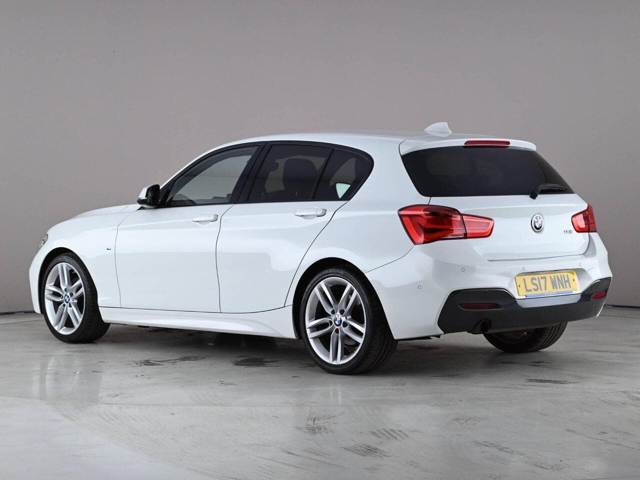 BMW 1 Series thumbnail Rear Left
