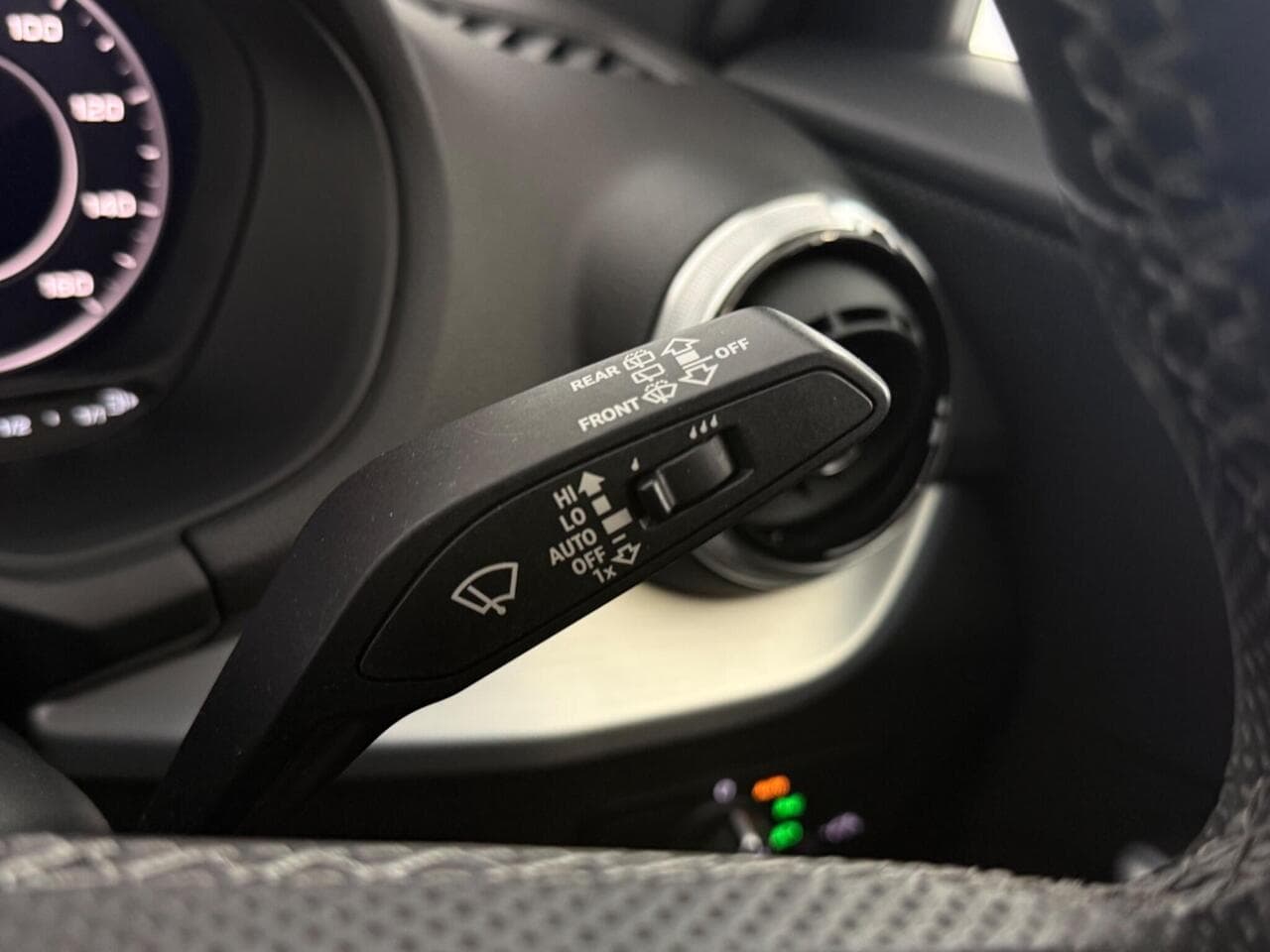 Audi Q2 thumbnail Misc Controls