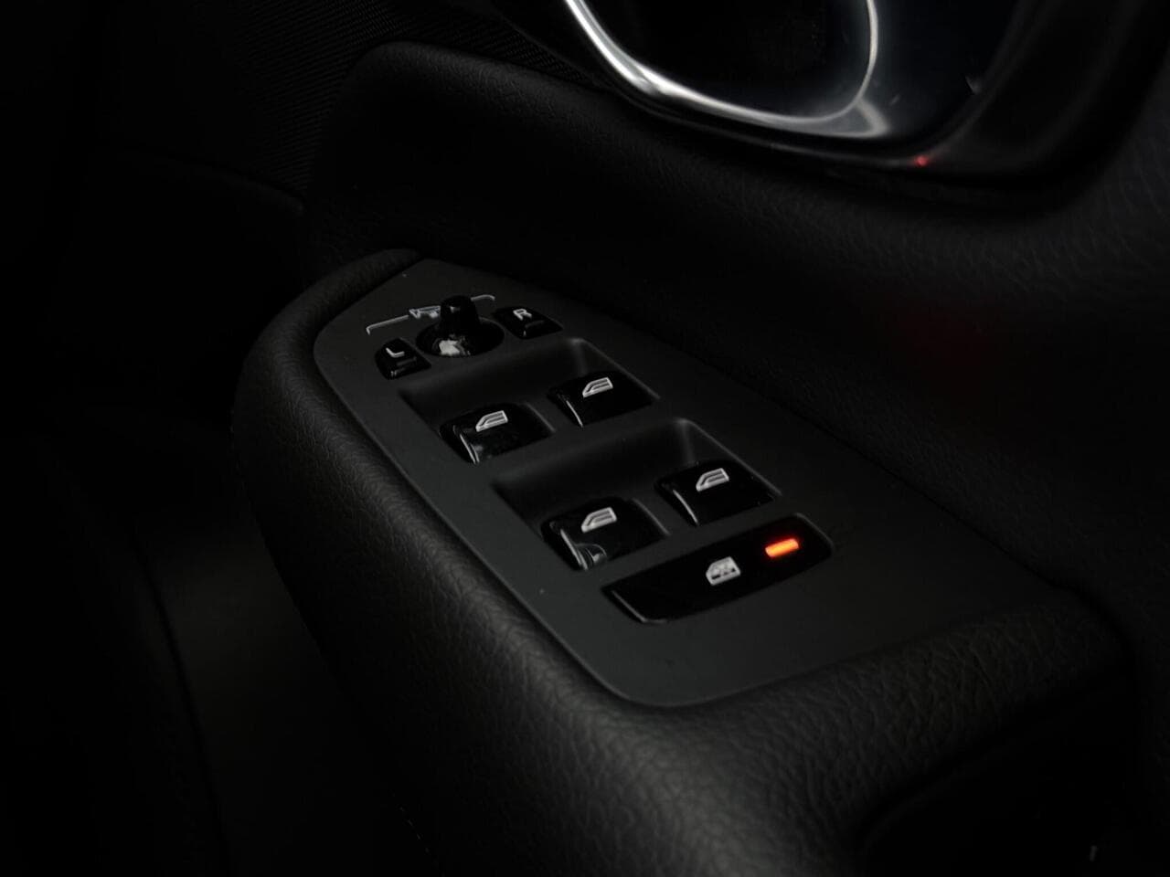 Volvo XC90 thumbnail Misc Controls