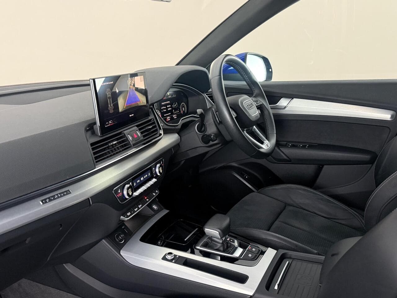 Audi Q5 thumbnail Interior Front