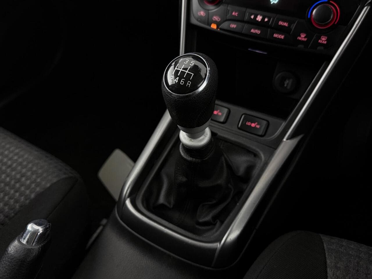 Suzuki S-Cross thumbnail Interior Front