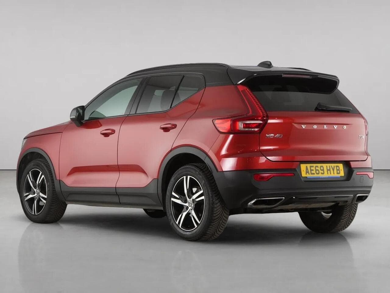 Volvo XC40 thumbnail Rear Left