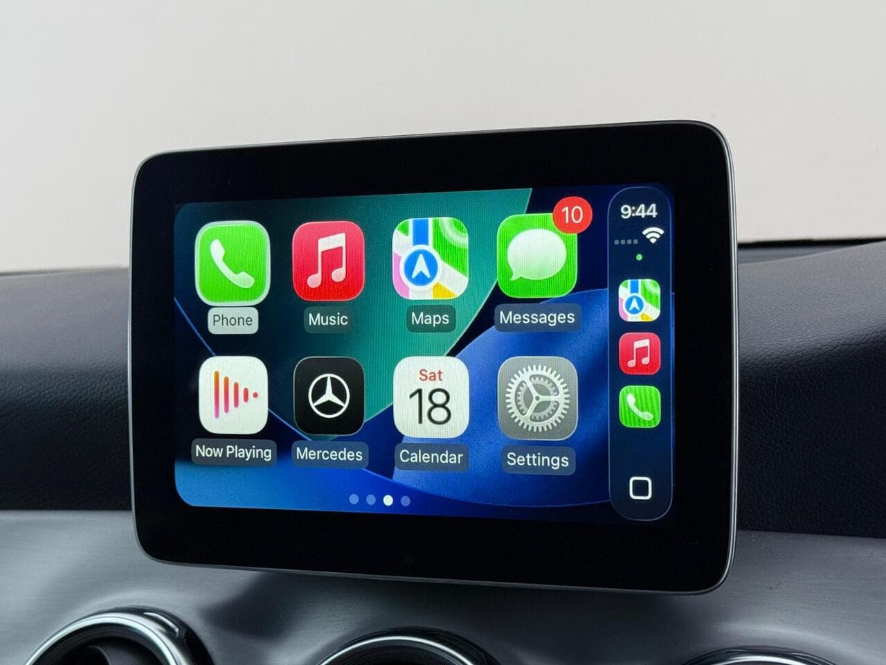 Mercedes-Benz GLA thumbnail Infotainment System