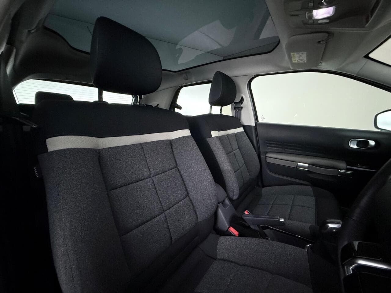 Citroen C4 Cactus thumbnail Seats Rear